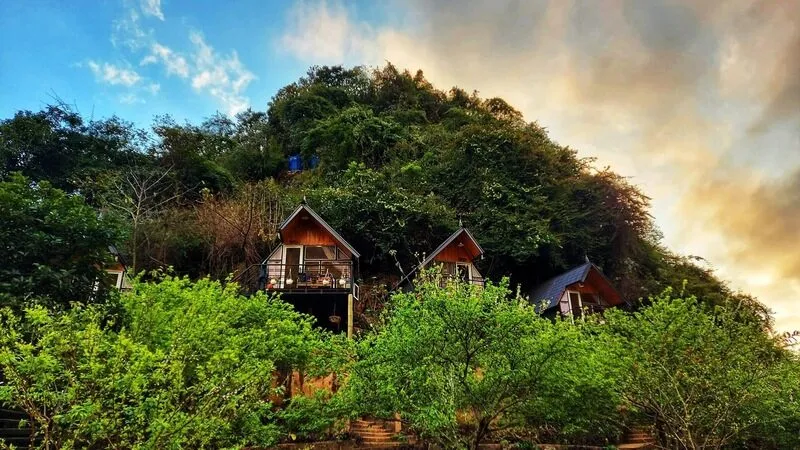 Ngôi nhà sàn trên miền đất thảo nguyên xanh Mộc Châu – Khám phá thiên nhiên độc đáo