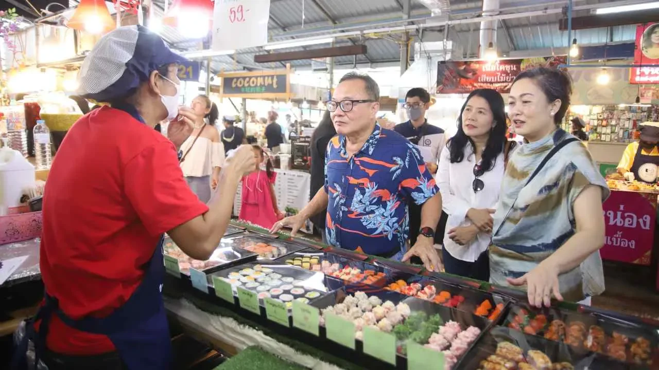 Kata Walking Street – Bức tranh đêm sôi động ở Phuket