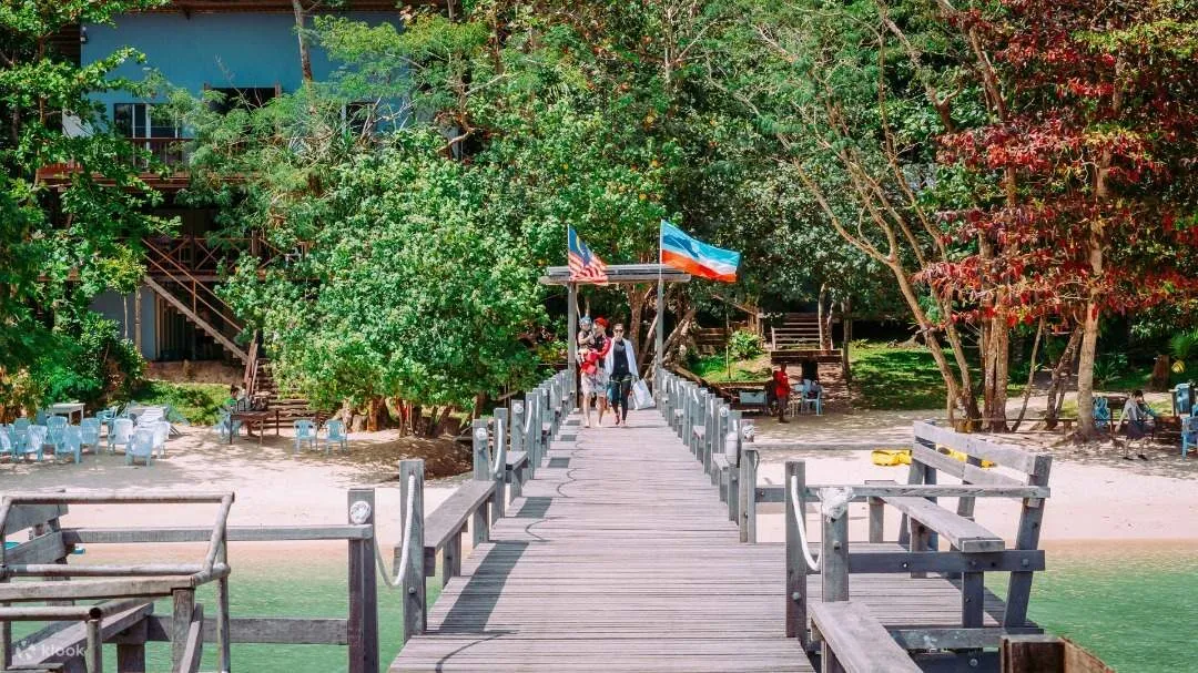 Đi bộ dưới biển và những điều kỳ thú khi đến đảo Sepanggar, Malaysia